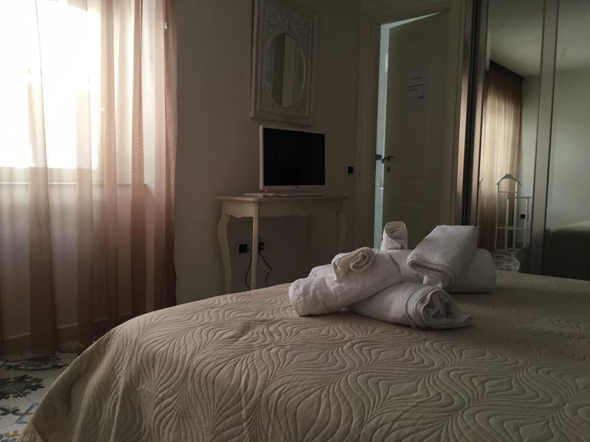 La Corte Del Re Borbone Bed & Breakfast Касерта Екстериор снимка